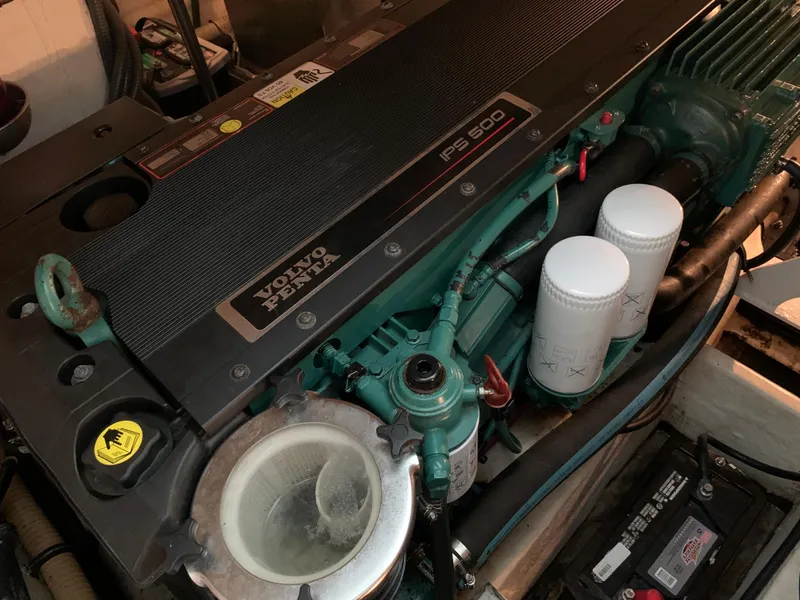 Slide: The Image of Volvo Penta IPS 500 engine in a 2007 Formula 40 PC boat. - 29