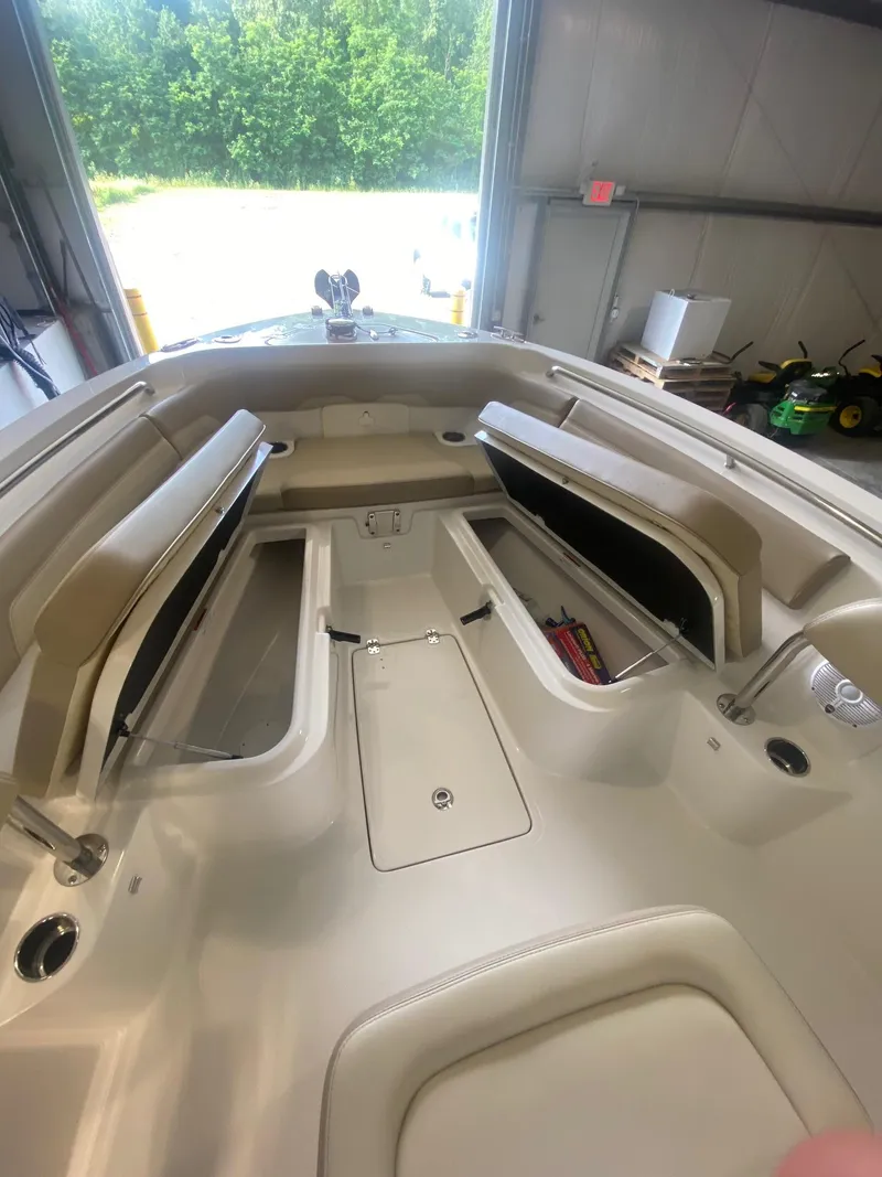 Slide: The Image of Sailfish 241CC 2021 - 11