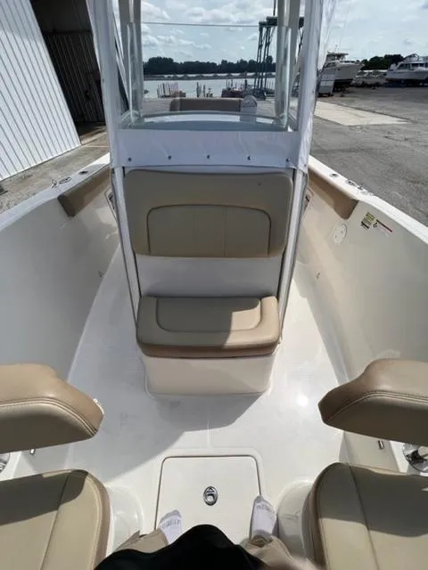 Slide: The Image of Sailfish 241CC 2021 - 12