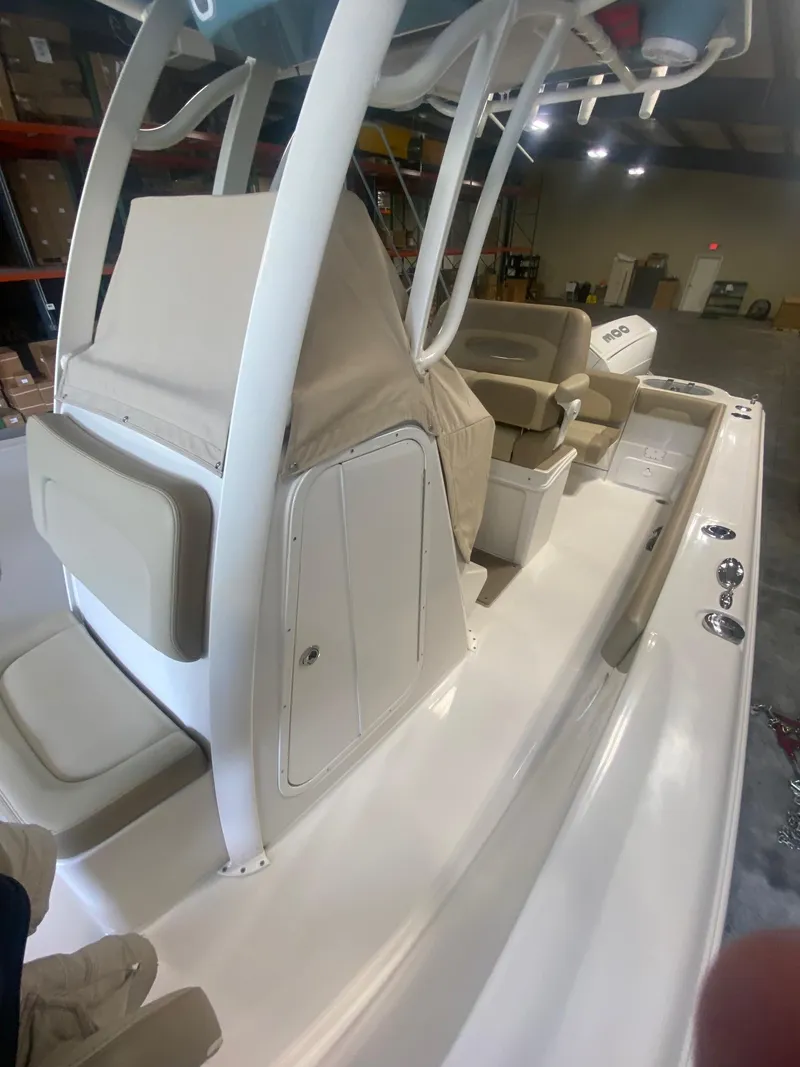 Slide: The Image of Sailfish 241CC 2021 - 14