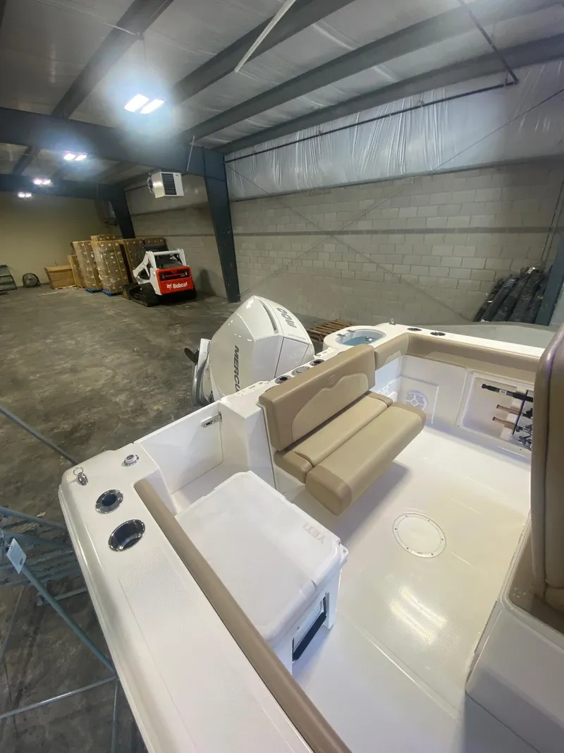 Slide: The Image of Sailfish 241CC 2021 - 15