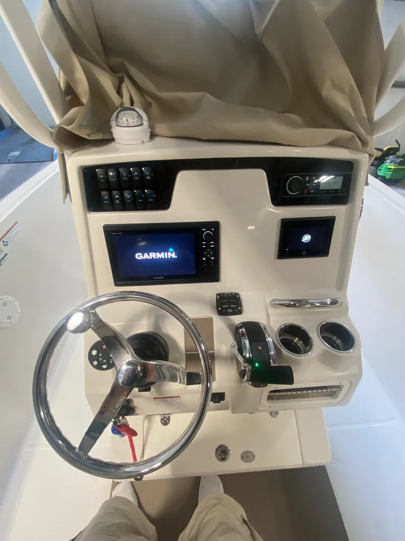 Slide: The Image of Sailfish 241CC 2021 - 19