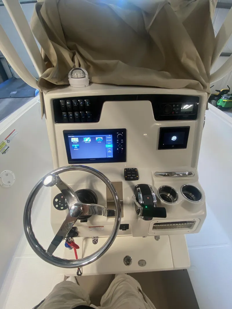 Slide: The Image of Sailfish 241CC 2021 - 20