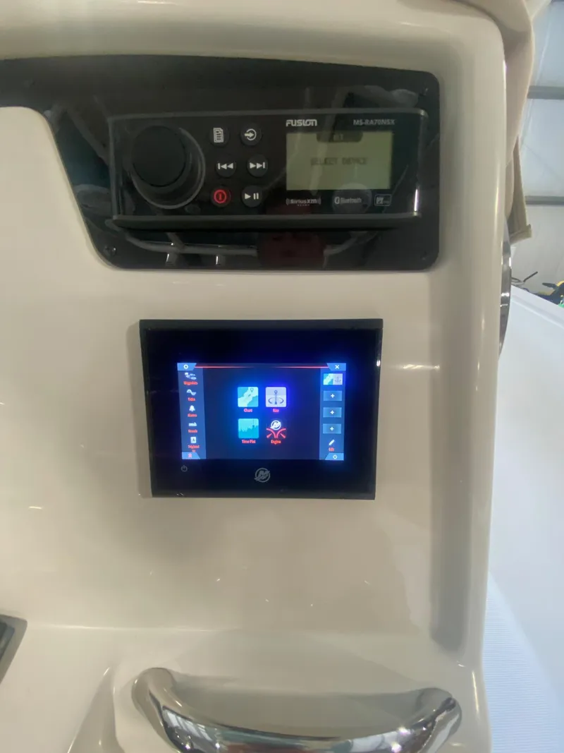 Slide: The Image of Sailfish 241CC 2021 - 21