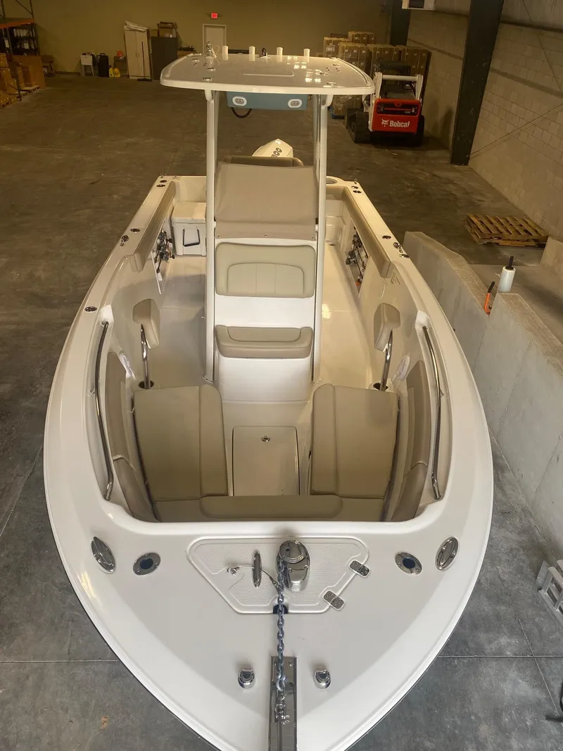 Slide: The Image of Sailfish 241CC 2021 - 7