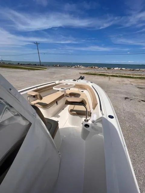 Slide: The Image of Sailfish 241CC 2021 - 8