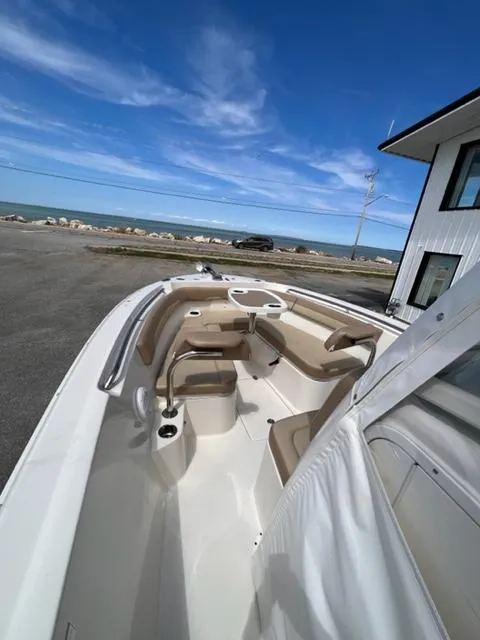 Slide: The Image of Sailfish 241CC 2021 - 9