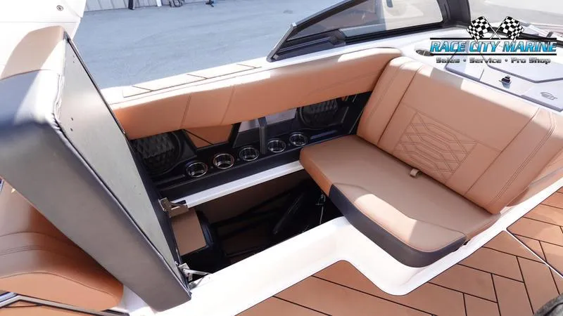 Slide: The Image of Malibu 26 LSV 2023 - 50