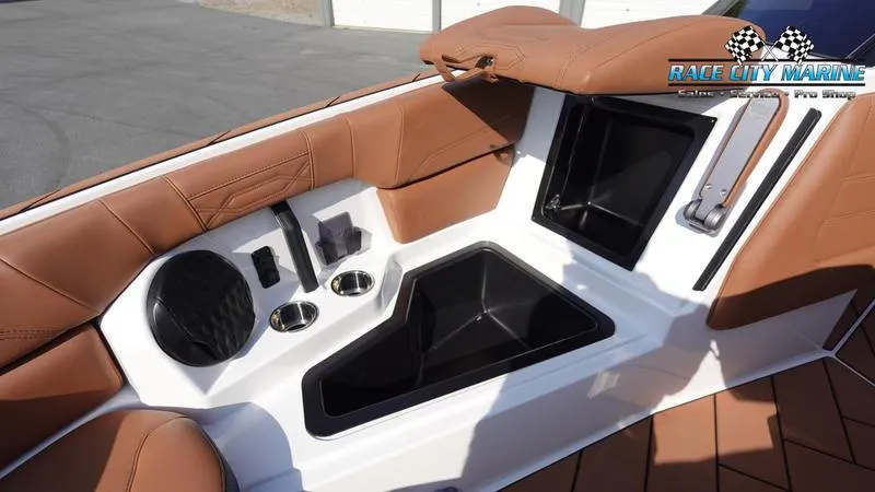 Slide: The Image of Malibu 26 LSV 2023 - 51