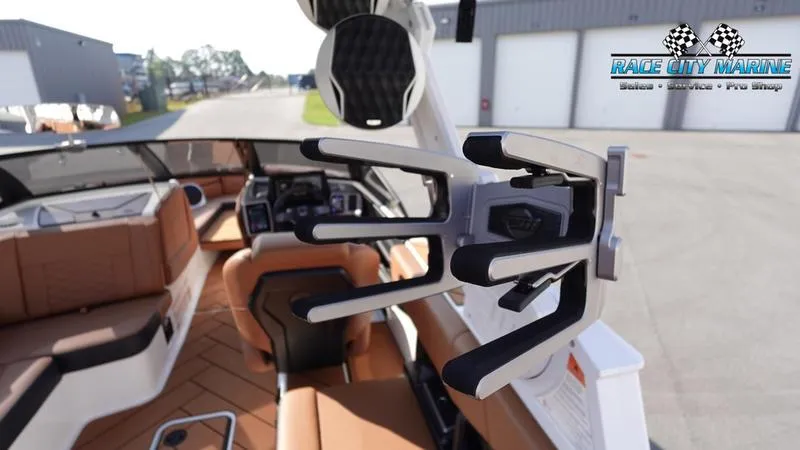 Slide: The Image of Malibu 26 LSV 2023 - 53