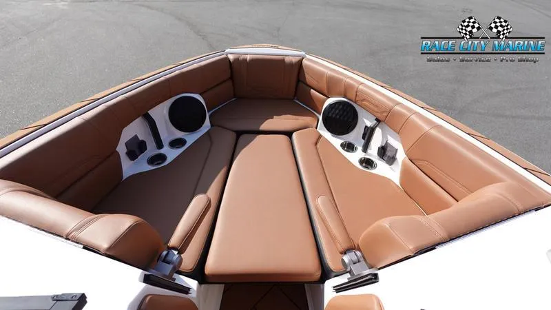 Slide: The Image of Malibu 26 LSV 2023 - 55