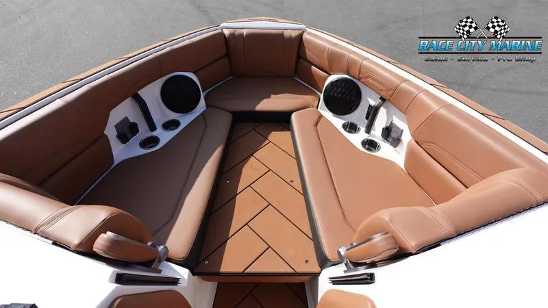 Slide: The Image of Malibu 26 LSV 2023 - 56