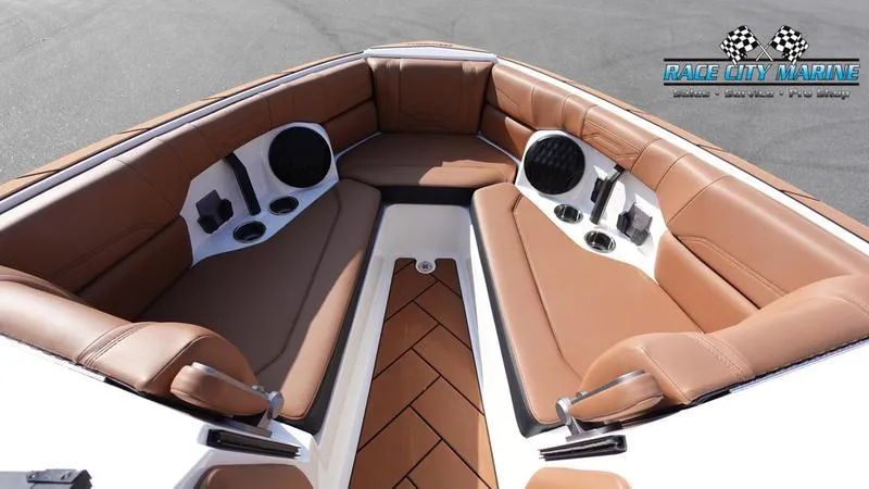 Slide: The Image of Malibu 26 LSV 2023 - 57