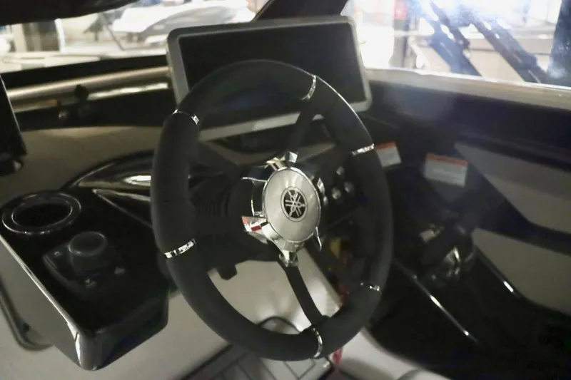 Slide: The Image of Yamaha 222SE 2025 - 14