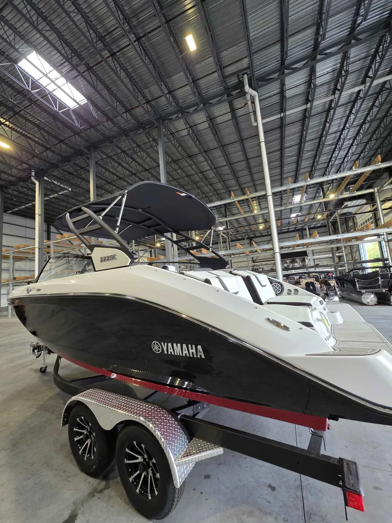 Slide: The Image of Yamaha 222SE 2025 - 2