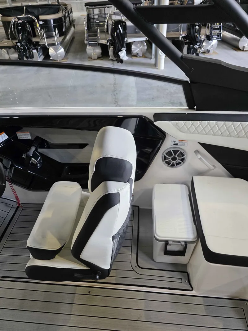 Slide: The Image of Yamaha 222SE 2025 - 21