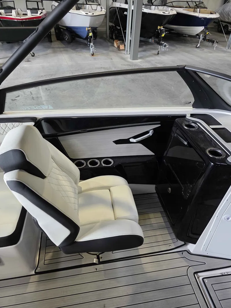 Slide: The Image of Yamaha 222SE 2025 - 23