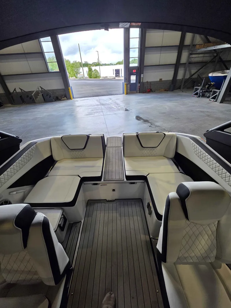 Slide: The Image of Yamaha 222SE 2025 - 24