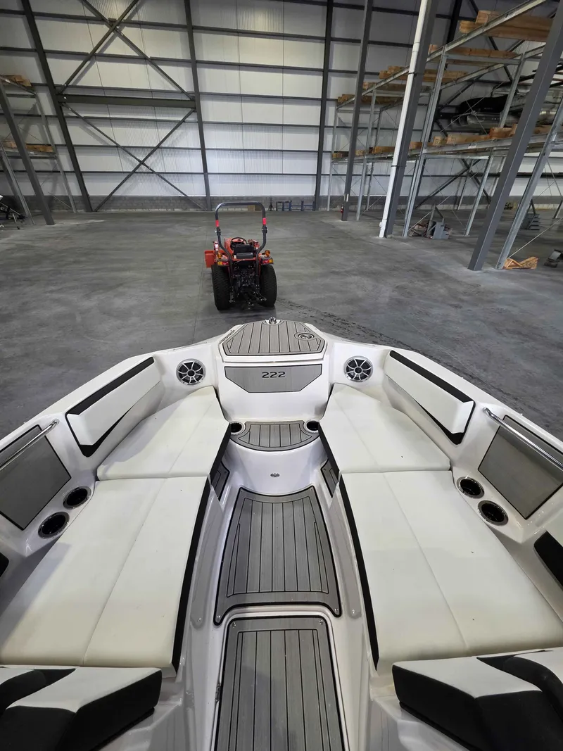 Slide: The Image of Yamaha 222SE 2025 - 28