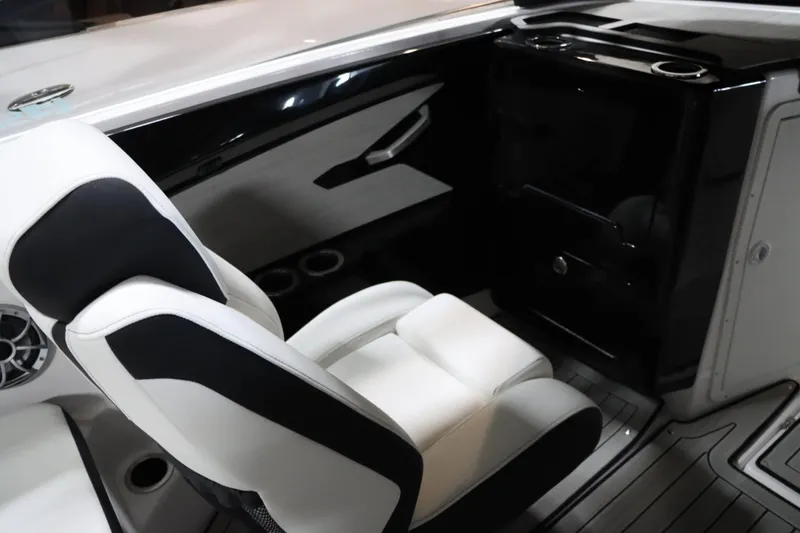 Slide: The Image of Yamaha 222SE 2025 - 9