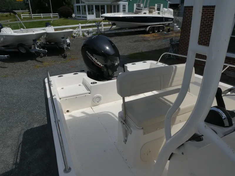 Slide: The Image of Boston Whaler 190 Montauk 2024 - 3