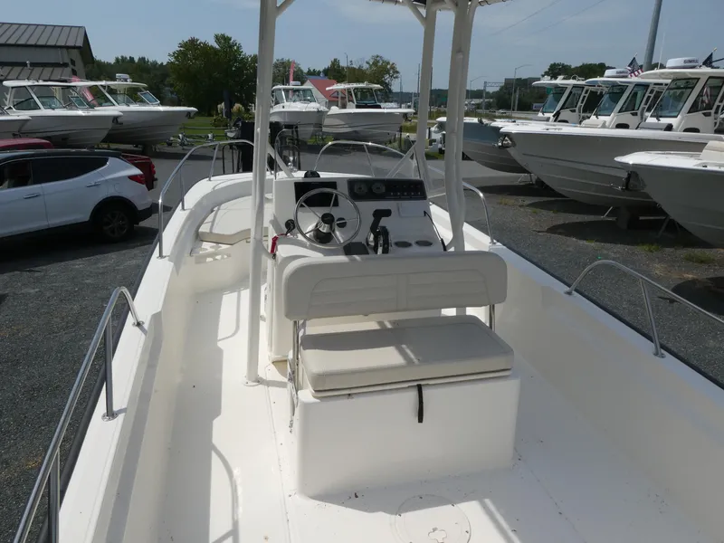 Slide: The Image of Boston Whaler 190 Montauk 2024 - 5