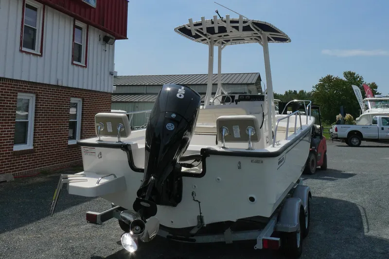Slide: The Image of Boston Whaler 190 Montauk 2024 - 8