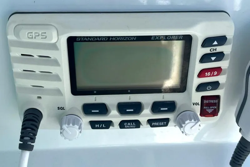 Slide: The Image of Standard Horizon Explorer GPS marine radio on Clearwater 2508, 2018 model. - 6