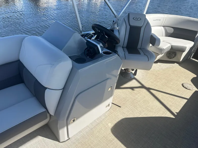 Slide: The Image of Harris Cruiser 190 2022 - 10