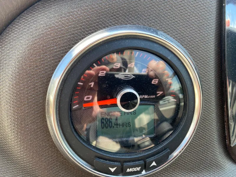 Slide: The Image of Tachometer of 2019 Chaparral 246 SSi showing 686.4 engine hours. - 8