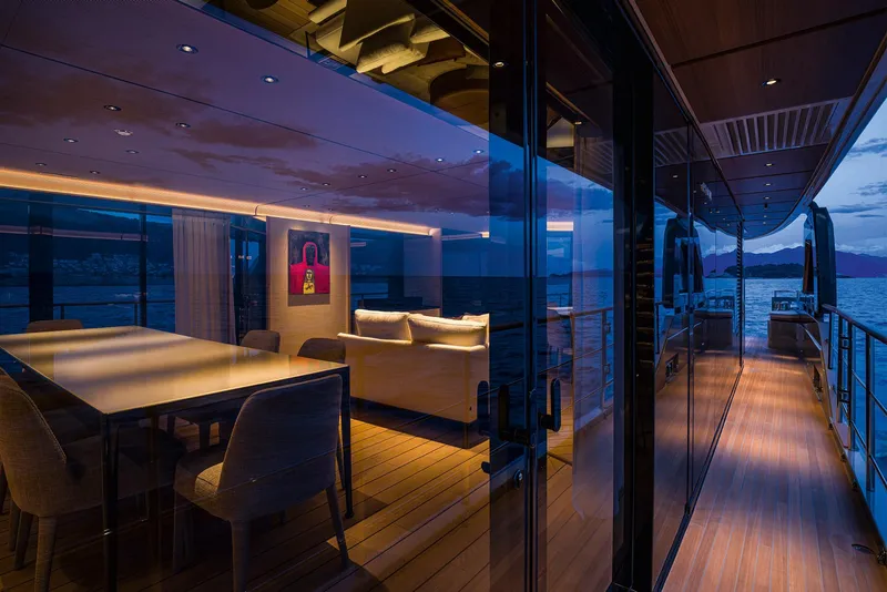 Slide: The Image of Custom NAVETTA 38 2026 - 15