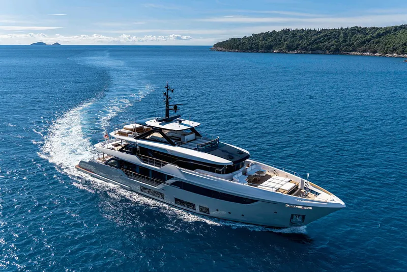 Slide: The Image of Custom NAVETTA 38 2026 - 2
