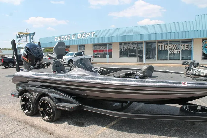 Slide: The Image of 2018 Skeeter FX20 LE bass boat parked outside tackle shop. - 5