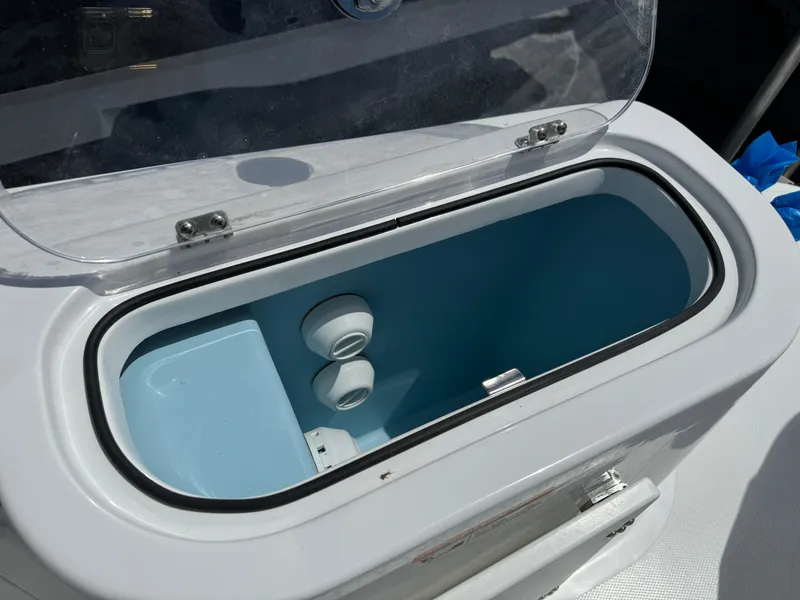 Slide: The Image of Livewell compartment on 2024 Wellcraft 262 Fisherman boat, open lid view. - 11