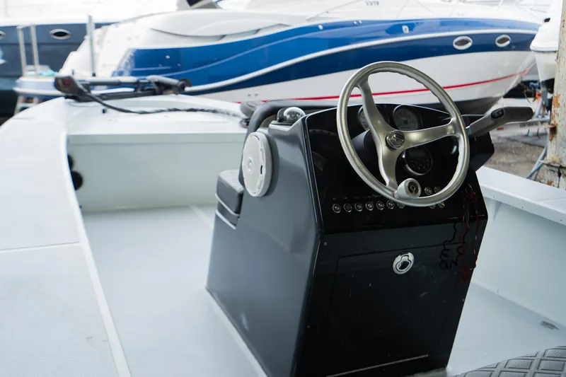 Slide: The Image of 1988 Baretta Success 185 boat interior with steering wheel and control panel. - 7