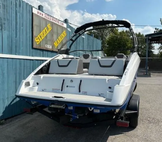 Slide: The Image of 2025 Yamaha Boats AR250 on trailer at Sizzle Marine dealership. - 2