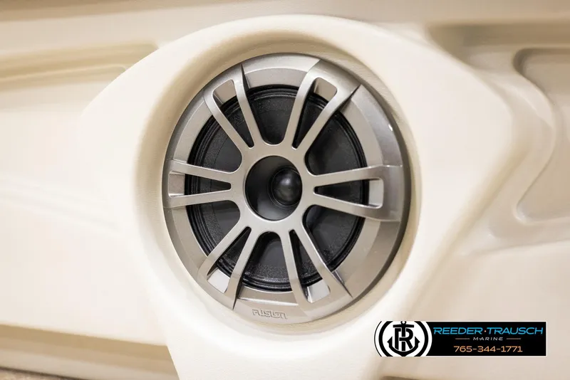 Slide: The Image of Avalon VEN CRB 2025 speaker detail with Reeder-Trausch Marine logo. - 38