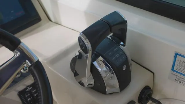 Slide: The Image of Boston Whaler 270 Vantage 2014 - 10