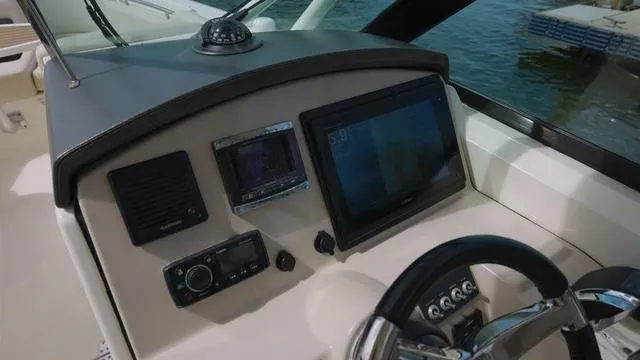 Slide: The Image of Boston Whaler 270 Vantage 2014 - 12