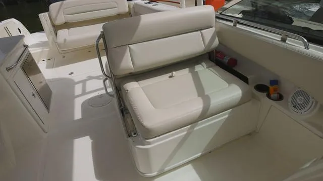 Slide: The Image of Boston Whaler 270 Vantage 2014 - 8