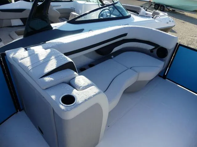 Slide: The Image of Hurricane FunDeck 2360 SFL 2025 - 20