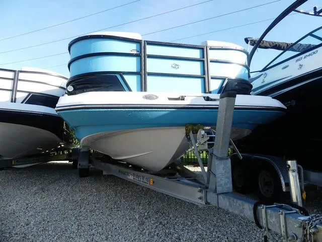 Slide: The Image of Hurricane FunDeck 2360 SFL 2025 - 3