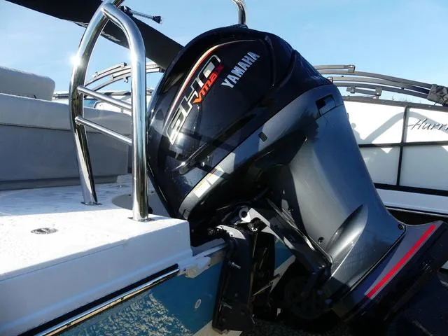 Slide: The Image of Hurricane FunDeck 2360 SFL 2025 - 6