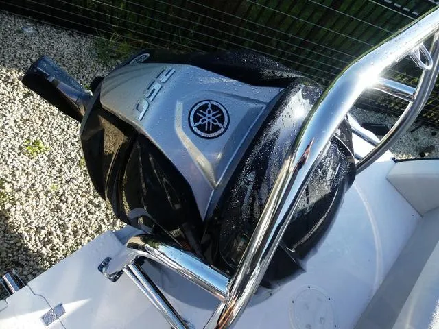 Slide: The Image of Hurricane FunDeck 2360 SFL 2025 - 9