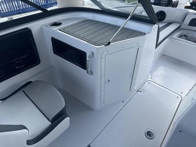 Slide: The Image of Yamaha 195S 2025 - 11