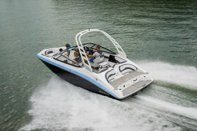 Slide: The Image of Yamaha 195S 2025 - 20