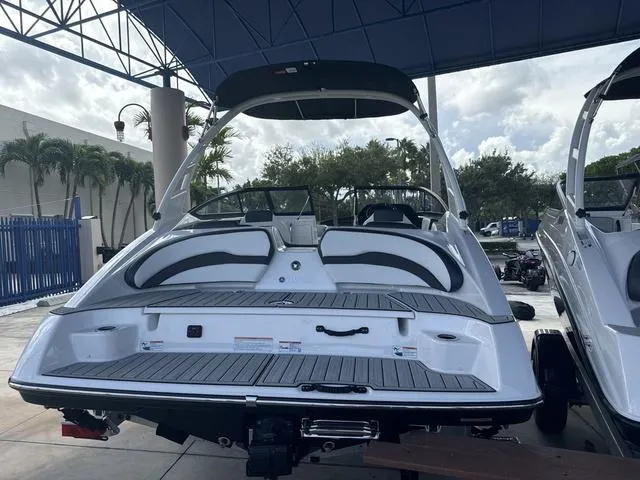 Slide: The Image of Yamaha 195S 2025 - 4