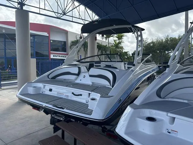 Slide: The Image of Yamaha 195S 2025 - 5