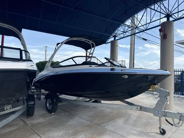 Slide: The Image of Yamaha 195S 2025 - 6