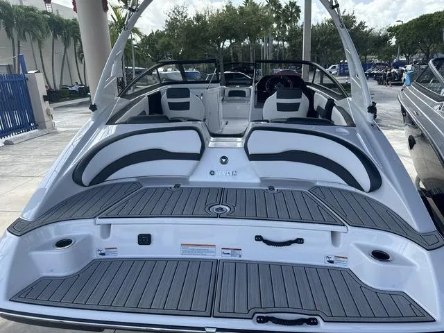 Slide: The Image of Yamaha 195S 2025 - 8